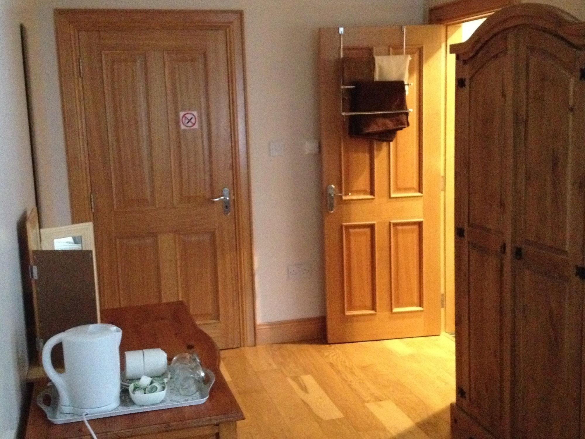 Bed and Breakfast Glenn Eireann House Cushendall Esterno foto