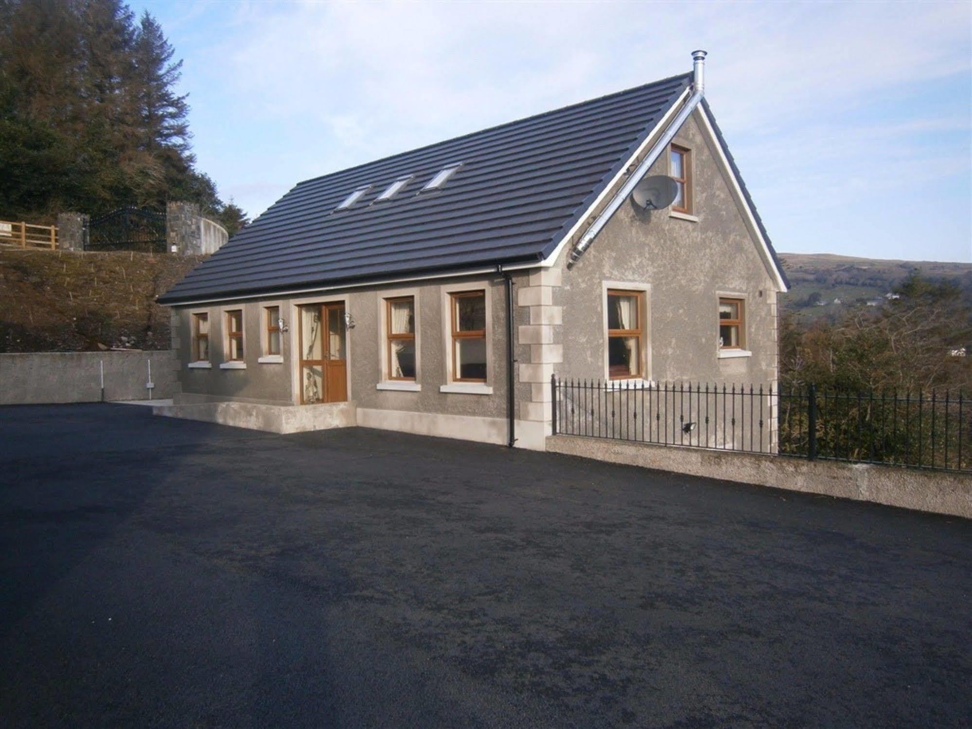 Bed and Breakfast Glenn Eireann House Cushendall Esterno foto